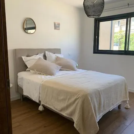 Moderne - Favone Apartment